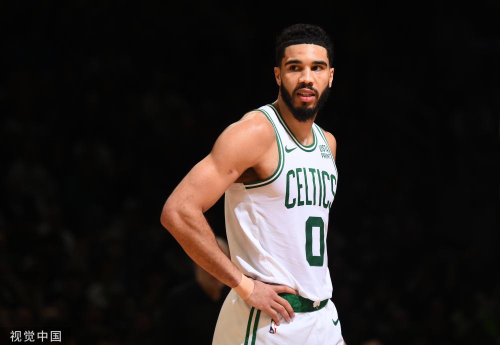 以压倒性的 以压倒性的